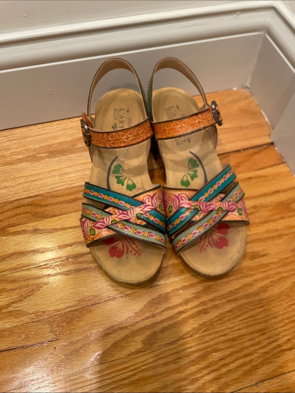 L'ARTISTE Multicolor Floral Patterned Strappy Sandals